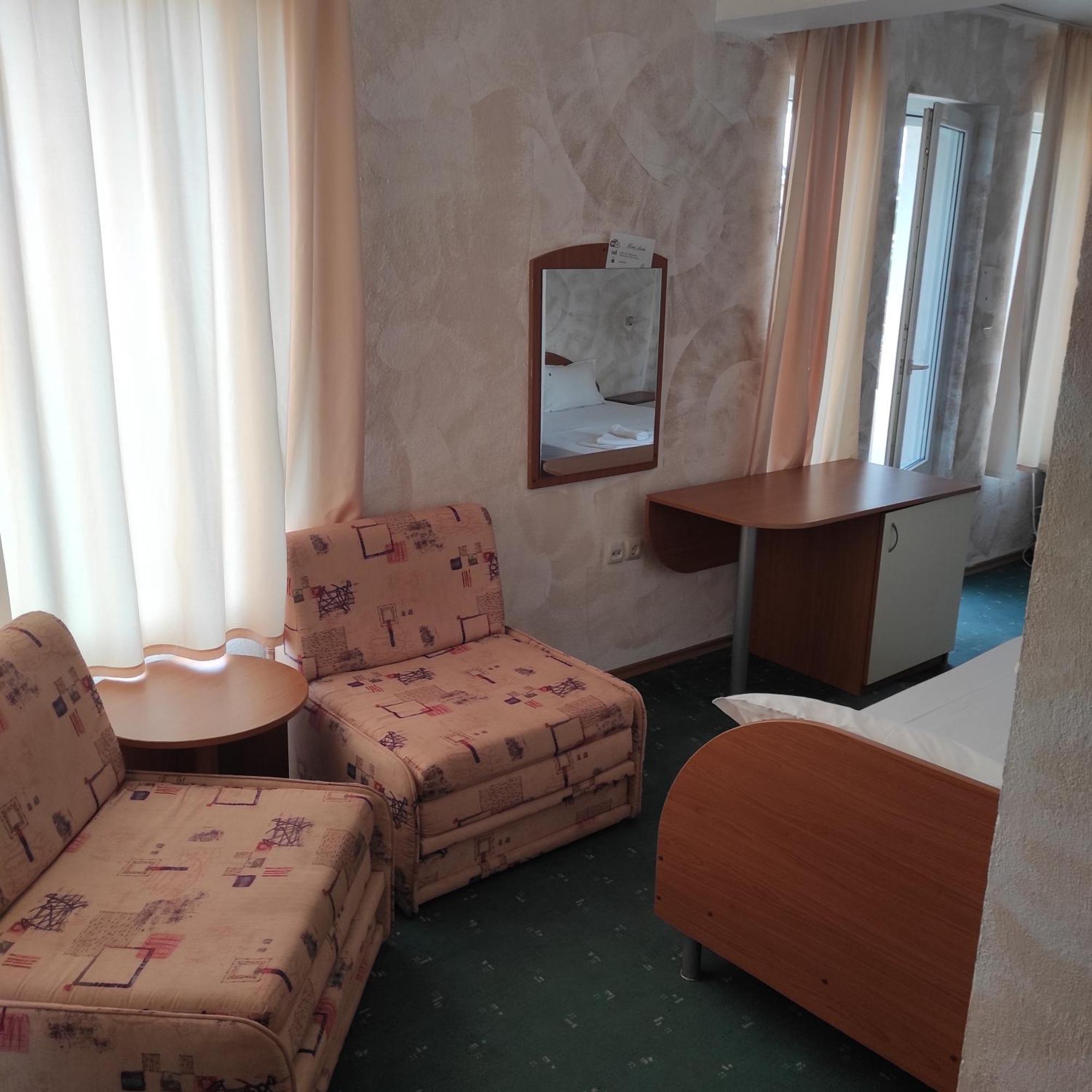 Хотел Андре Hotel Chernomorets Exterior photo